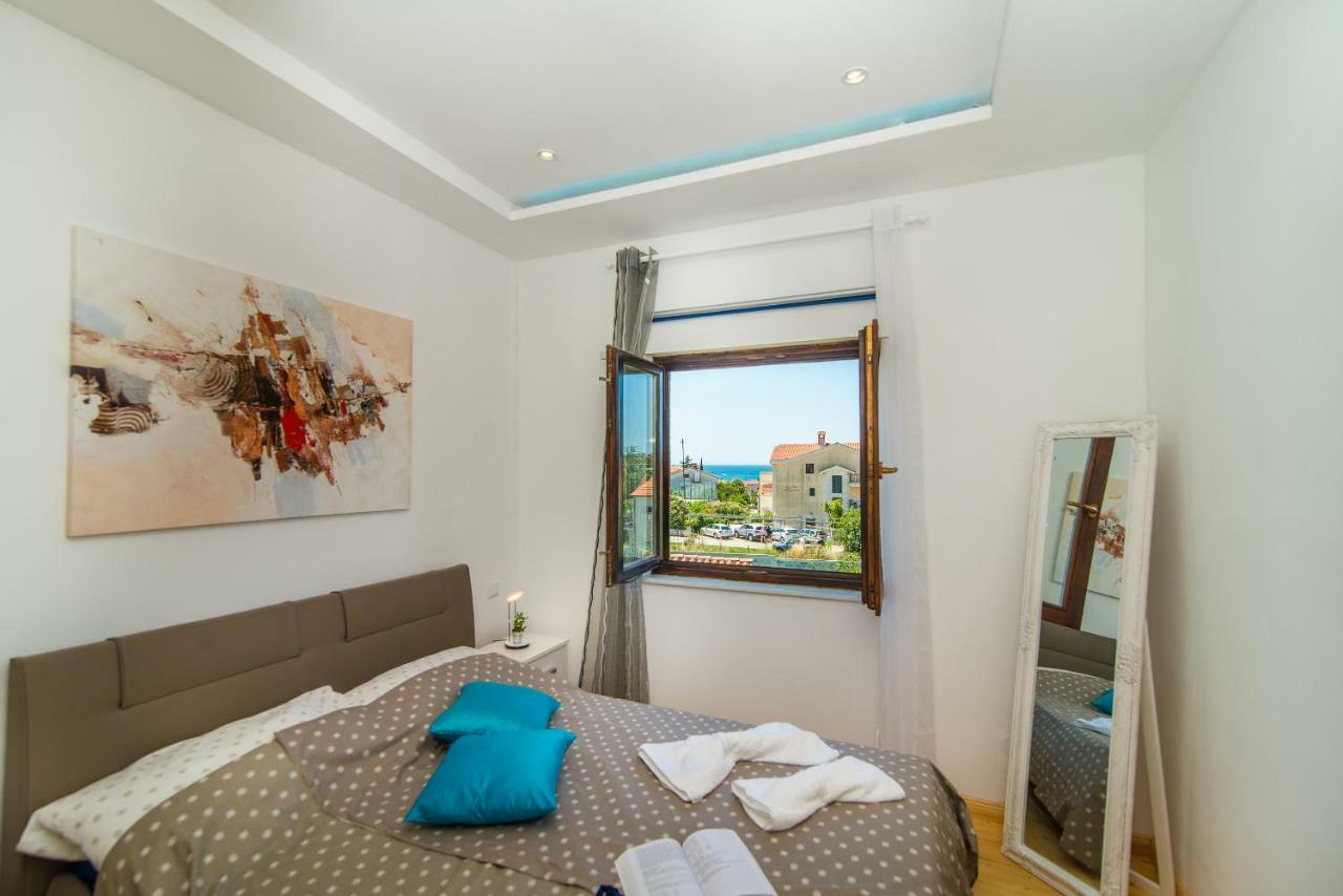 Charming House On The Beach And Deluxe Apartment Pula Exterior photo