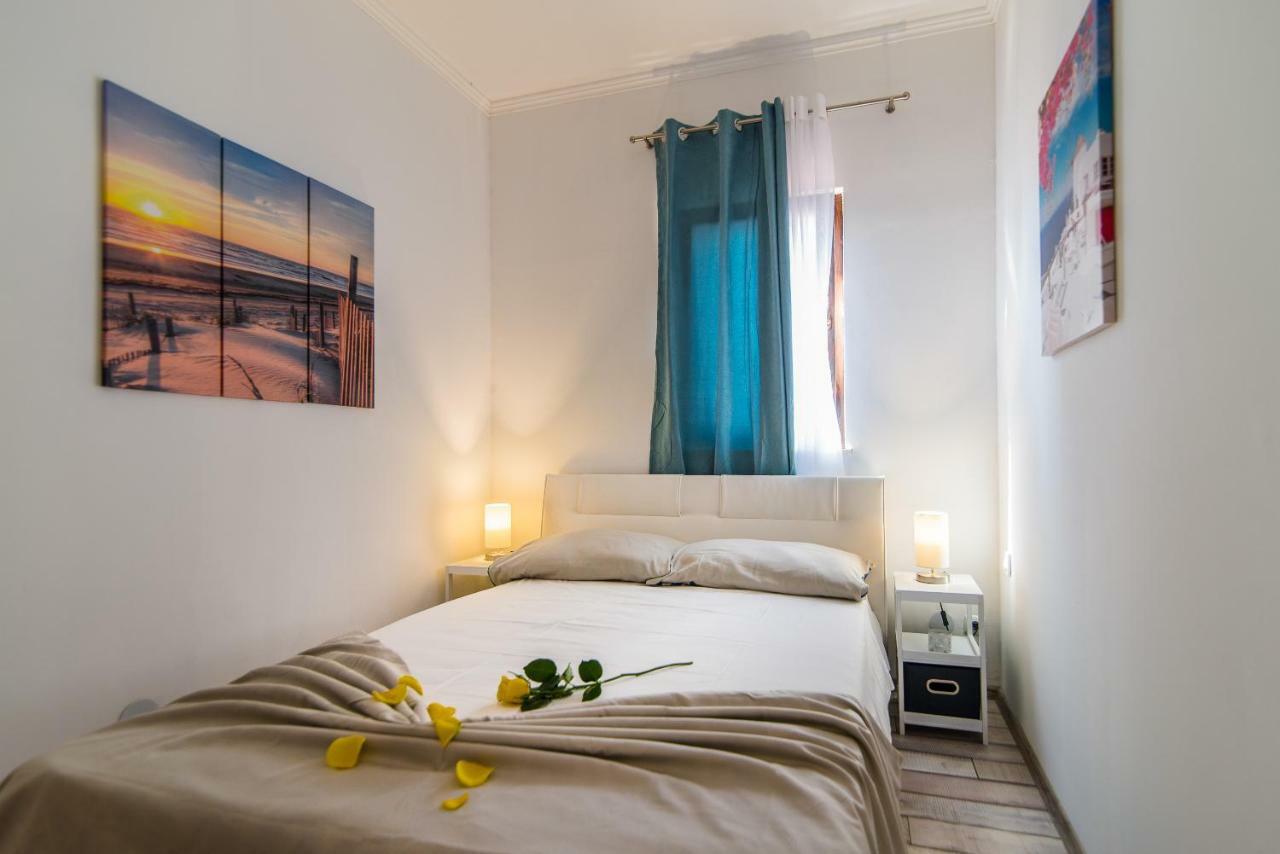 Charming House On The Beach And Deluxe Apartment Pula Exterior photo